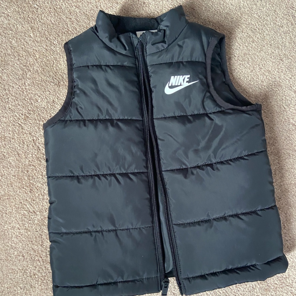 Bundle of 2 Vests 3T Nike Black, Green Cat and Jack